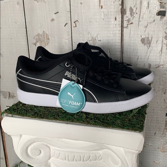 NWT Women’s Puma Vikky V2 Black Leather Sneaker - Picture 3 of 7